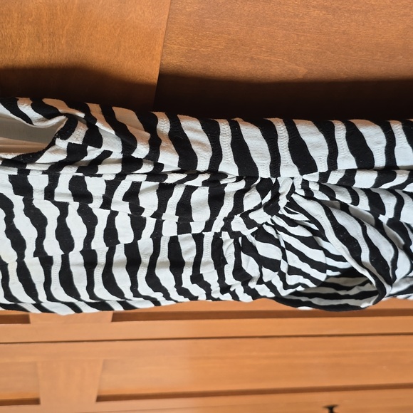 41 Hawthorne Dress - Picture 4 of 6